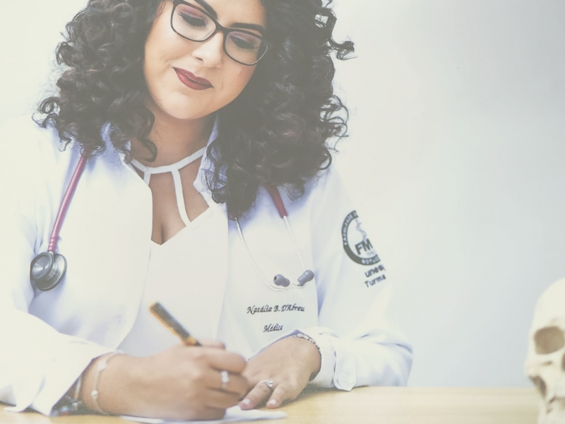 Dra Natália Bortoletto D'Abreu - Médica De Família E Comunidade, Clínica Geral